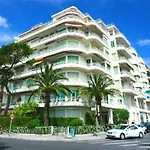 115 By The Sea Lejlighed